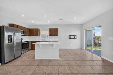 501 Cherimoya Street, Fort Pierce FL - photo 8 of 37