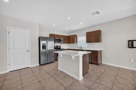 501 Cherimoya Street, Fort Pierce FL - photo 10 of 37