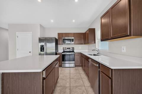 501 Cherimoya Street, Fort Pierce FL - photo 11 of 37