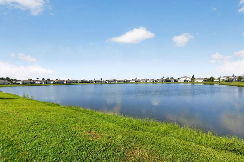 3 bedroom Single Family Residence at 501 Cherimoya Street, Avalon Crossing Phase II, Fort Pierce — photo 2