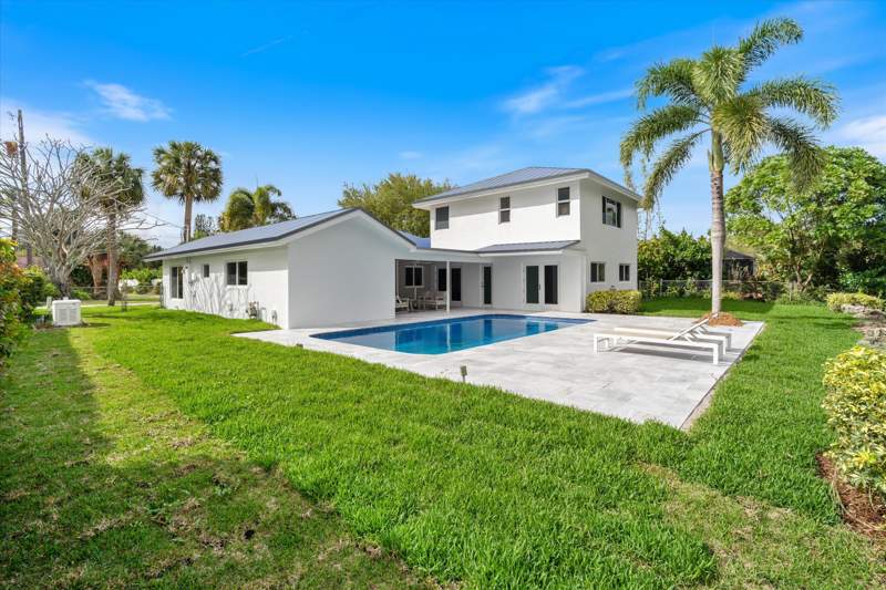 4 bedroom Single Family Residence at 440 NW 11th Avenue, Lake Floresta Park, Boca Raton — photo 2