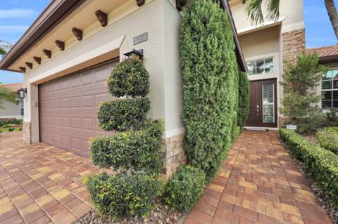 7147 Limestone Cay Road, Limestone Creek FL - photo 7 of 73