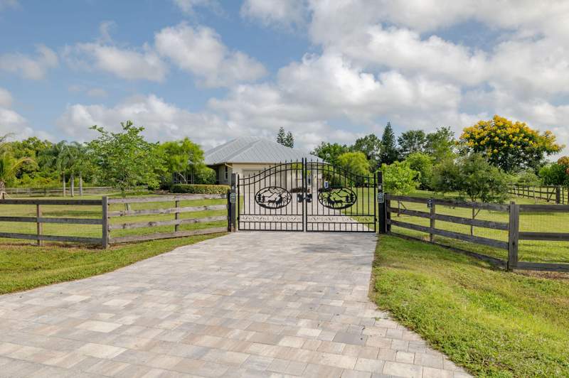 4 bedroom Single Family Residence at 19005 SW Grey Fox Trail, Indiantown Farms, Indiantown — photo 2