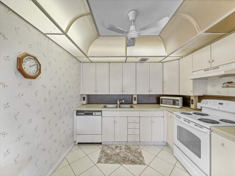 2 bedroom Condominium at 3002 Ventnor #G, Century Village East, Deerfield Beach — photo 5