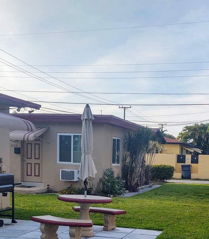 4 bedroom Single Family Residence at 2347 Harding Street, Hollywood Park, Hollywood — photo 2