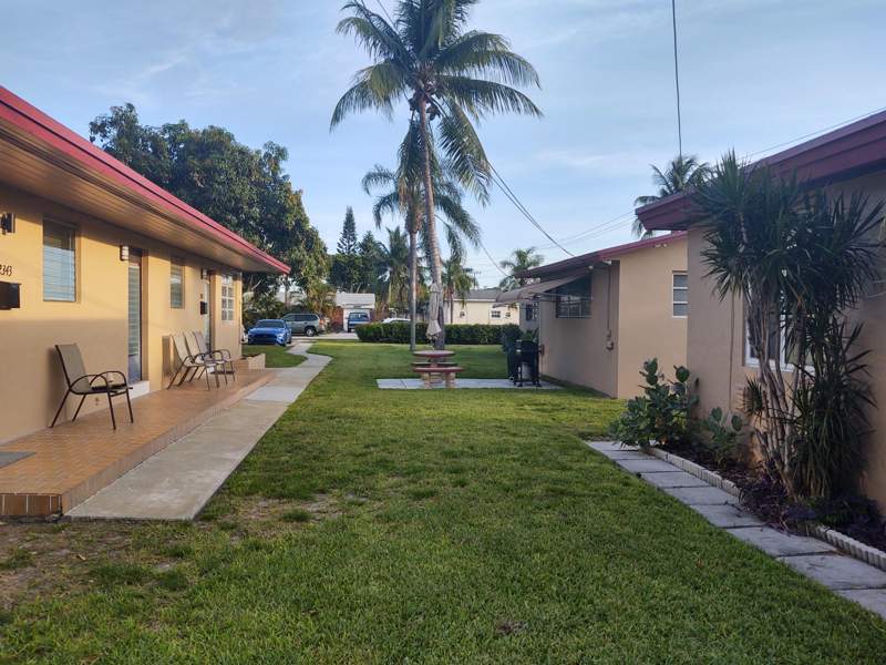 4 bedroom Single Family Residence at 2347 Harding Street, Hollywood Park, Hollywood — photo 3