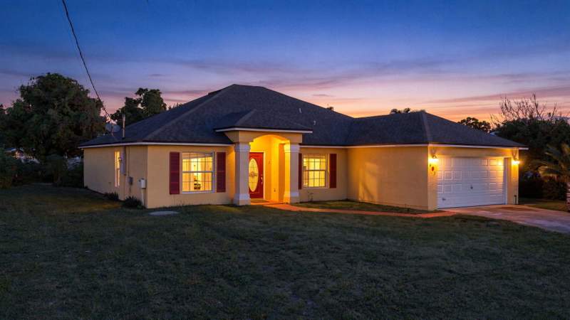 4 bedroom Single Family Residence at 491 SW Namoit Place, Port St Lucie Section 34, Port St. Lucie — photo 2