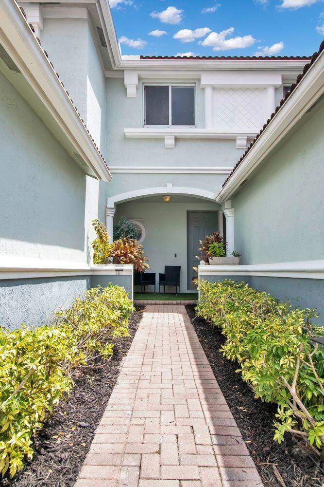 3 bedroom Townhouse at 2145 Oakmont Drive, Thousand Oaks, Riviera Beach — photo 2