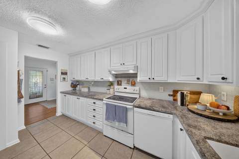 6007 Raintree Trail, Fort Pierce FL - photo 9 of 35