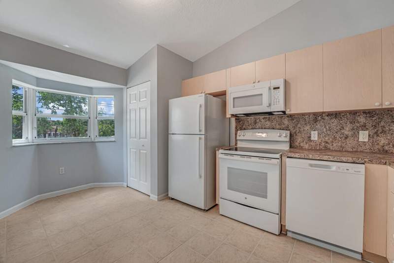 2 bedroom Condominium at 3810 N Jog Road #204, Cove At Briar Bay Condo, West Palm Beach — photo 2