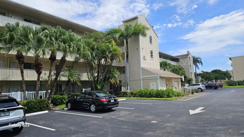 2 bedroom Condominium at 7185 Huntington Lane, Huntington Lakes Sec Three Condos, Delray Beach — photo 4