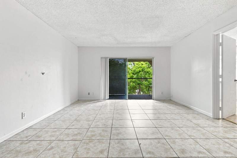2 bedroom Condominium at 3280 Spanish Moss Terrace #403, Garden Lakes Of Inverrary, Lauderhill — photo 5