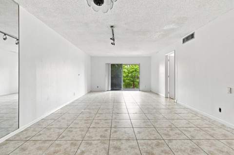 3280 Spanish Moss Terrace #403, Lauderhill FL - photo 6 of 28