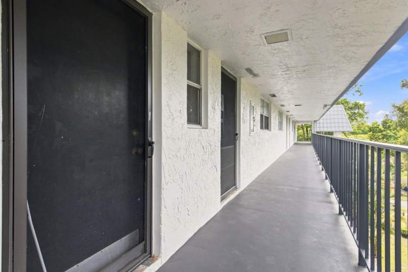 2 bedroom Condominium at 3280 Spanish Moss Terrace #403, Garden Lakes Of Inverrary, Lauderhill — photo 2