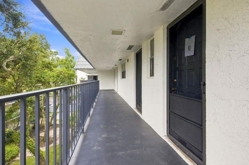 2 bedroom Condominium at 3280 Spanish Moss Terrace #403, Garden Lakes Of Inverrary, Lauderhill — photo 3