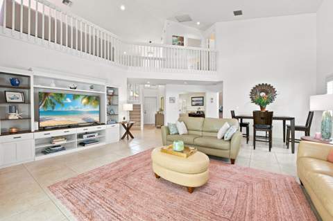 2576 La Cristal Circle, Palm Beach Gardens FL - photo 6 of 35