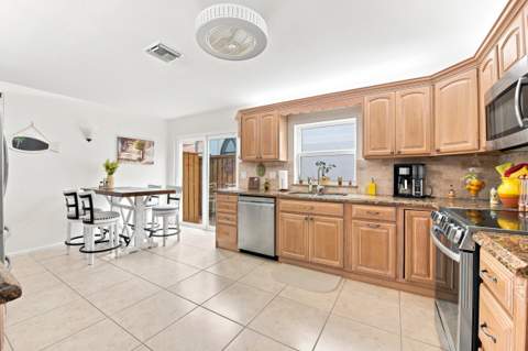 2576 La Cristal Circle, Palm Beach Gardens FL - photo 7 of 35
