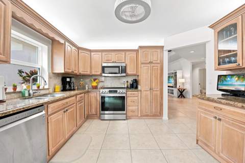 2576 La Cristal Circle, Palm Beach Gardens FL - photo 8 of 35