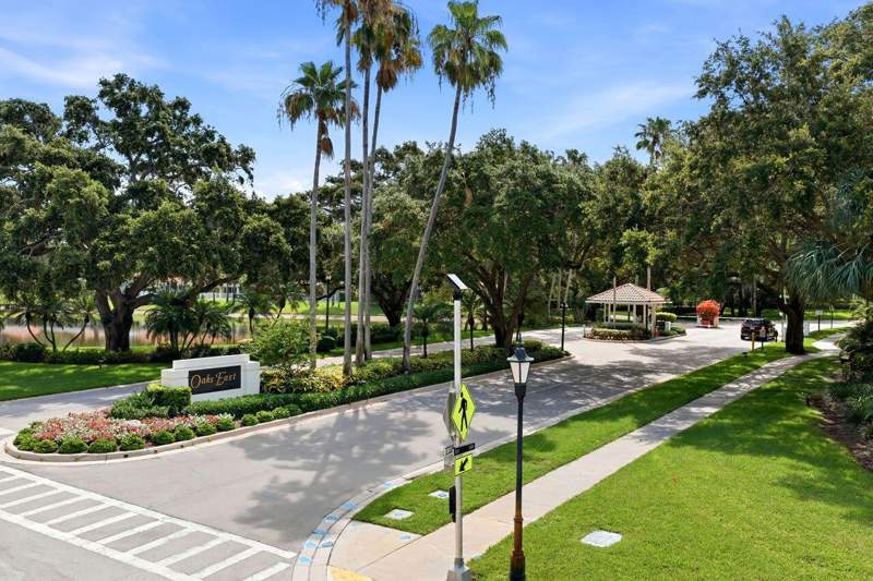 3 bedroom Single Family Residence at 508 E Tall Oaks Drive, Oaks East 2, Palm Beach Gardens — photo 2