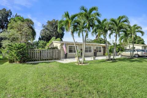 3127 Carol Avenue, Palm Springs FL - photo 17 of 48