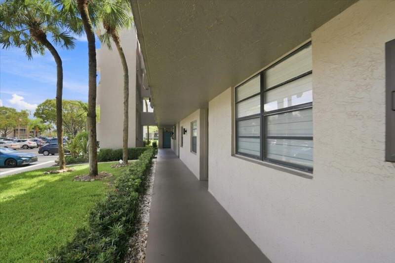 2 bedroom Condominium at 1100 Colony Point Circle #121, Colony Point 3 Condo, Pembroke Pines — photo 4