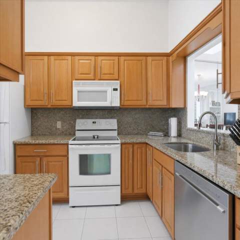 6676 Canary Palm Circle #19, Boca Raton FL - photo 10 of 44