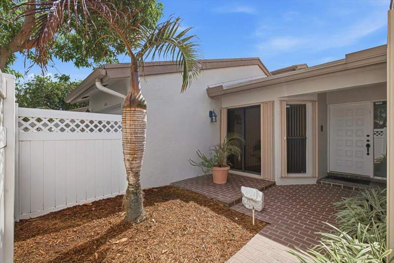 2 bedroom Villa at 6676 Canary Palm Circle #19, Canary Palm Club, Boca Raton — photo 5