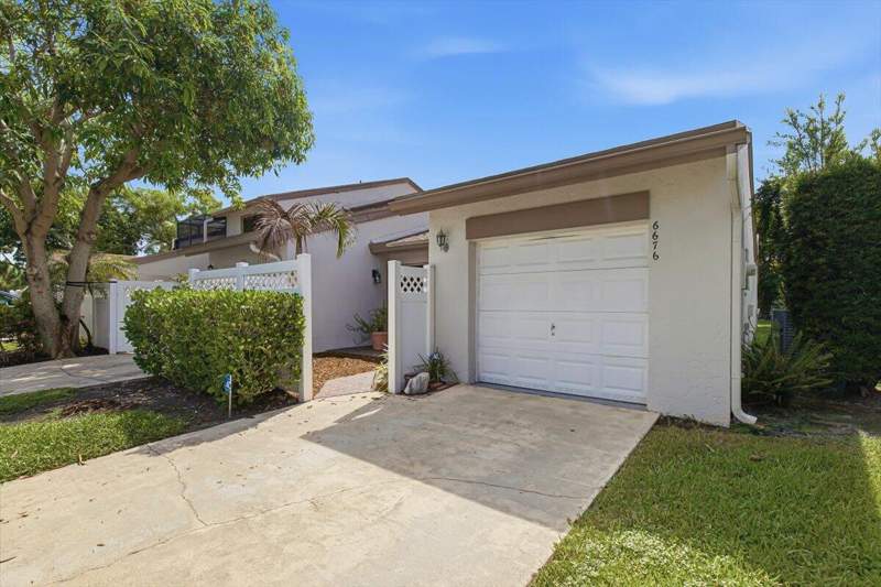 2 bedroom Villa at 6676 Canary Palm Circle #19, Canary Palm Club, Boca Raton — photo 2