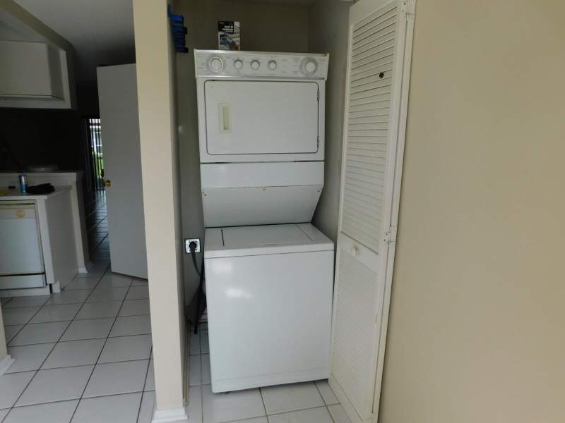 2 bedroom Townhouse at 50 Simonton Circle, Bonaventure, Weston — photo 3
