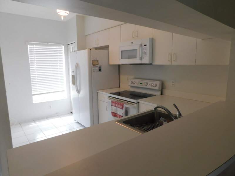 2 bedroom Townhouse at 50 Simonton Circle, Bonaventure, Weston — photo 4