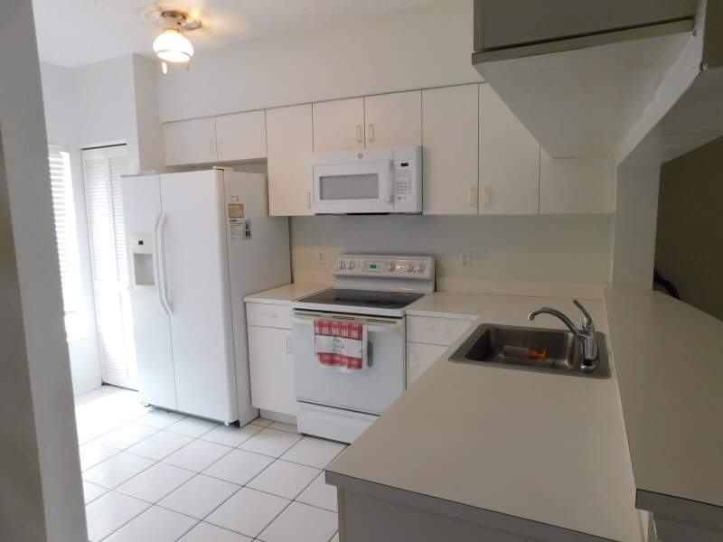 2 bedroom Townhouse at 50 Simonton Circle, Bonaventure, Weston — photo 5