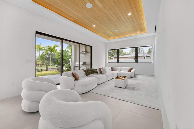 5 bedroom Single Family Residence at 1317 Tangelo Isle, South New River Isles Sec, Fort Lauderdale — photo 3