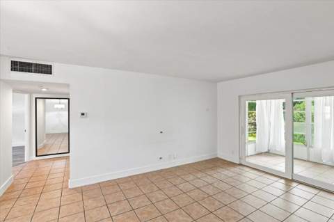 5121 W Oakland Park #109, Lauderdale Lakes FL - photo 11 of 29