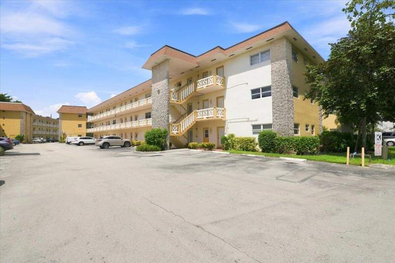 2 bedroom Condominium at 5121 W Oakland Park #109, Kahlua Gardens Condo, Lauderdale Lakes — photo 2