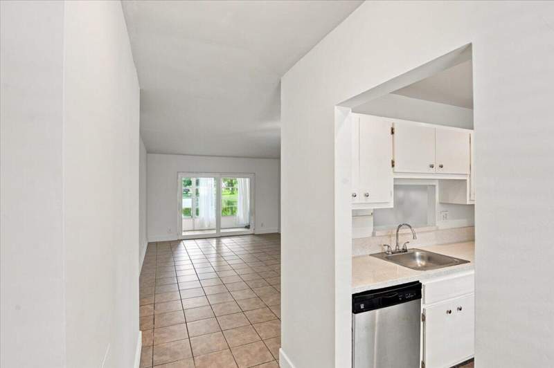 2 bedroom Condominium at 5121 W Oakland Park #109, Kahlua Gardens Condo, Lauderdale Lakes — photo 3