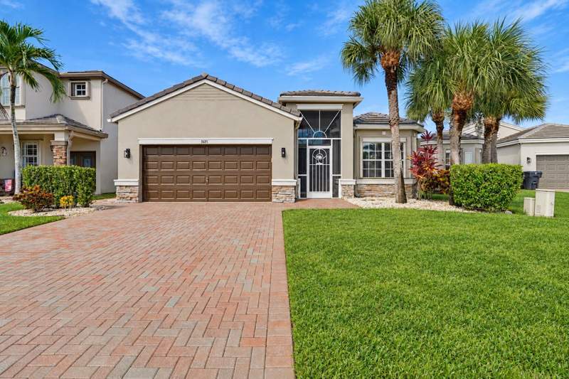 4 bedroom Single Family Residence at 5691 Saddle Trail Lane, Thoroughbred Lake Estates 1, Lake Worth — photo 3