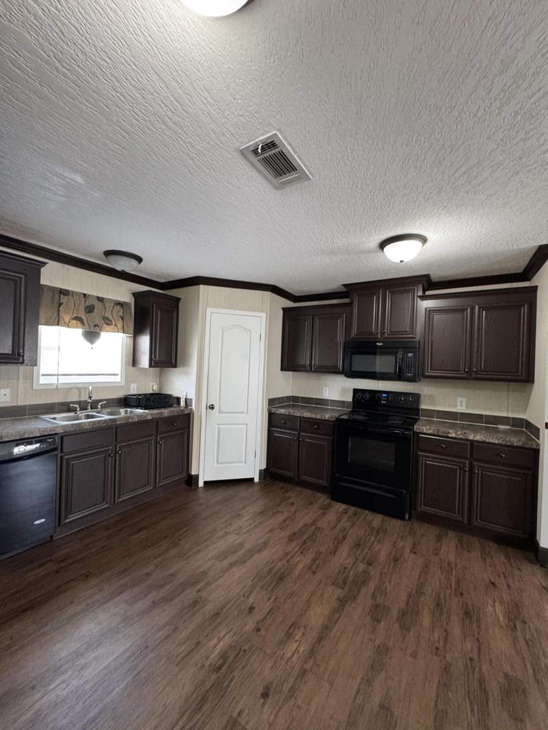 3 bedroom Mobile Home at 2555 Pga Boulevard #441, The Meadows Florida, Palm Beach Gardens — photo 5