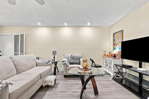 912 Savannas Point Drive #Apt b, Fort Pierce FL - photo 6 of 23