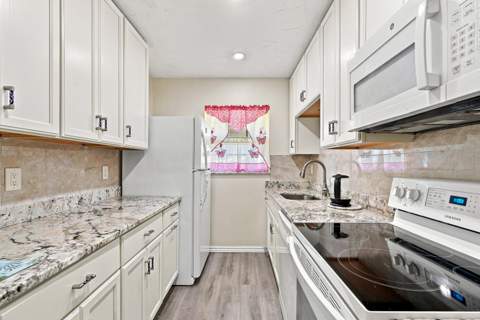 912 Savannas Point Drive #Apt b, Fort Pierce FL - photo 7 of 23