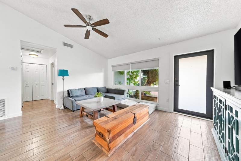 4 bedroom Single Family Residence at 11351 NW 37th Place, Sunrise Golf Vlg Sec 24, Sunrise — photo 3