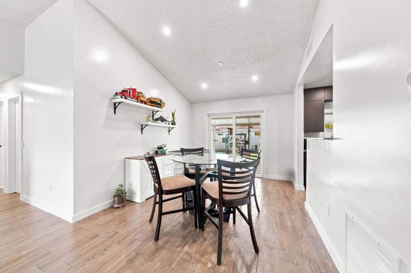 4 bedroom Single Family Residence at 11351 NW 37th Place, Sunrise Golf Vlg Sec 24, Sunrise — photo 5