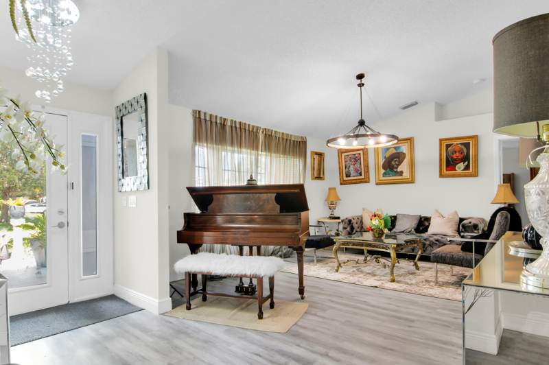 3 bedroom Single Family Residence at 272 SW Carter Avenue, Port St Lucie Section 13, Port St. Lucie — photo 3