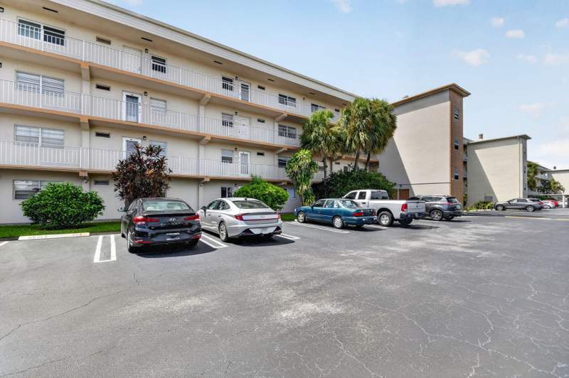 2 bedroom Condominium at 230 NE 26th Avenue #412, Village Royale On The Green Condo, Boynton Beach — photo 3