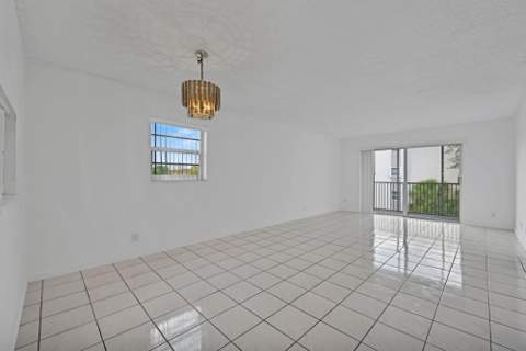 8735 Ramblewood Drive #409, Coral Springs FL - photo 9 of 25