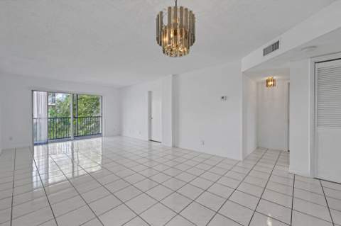 8735 Ramblewood Drive #409, Coral Springs FL - photo 10 of 25