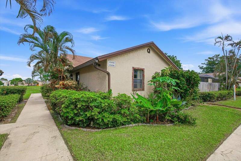 2 bedroom Villa at 23410 Bar Lake Drive, Lakes Of Boca Barwood 2, Boca Raton — photo 2