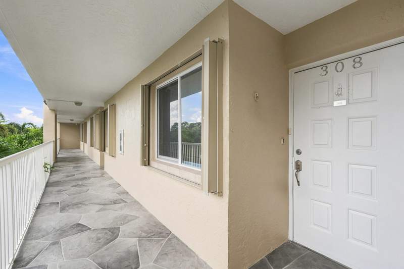 2 bedroom Condominium at 2541 N Nob Hill Road #308, Sunrise Lakes 200 Condo, Sunrise — photo 2