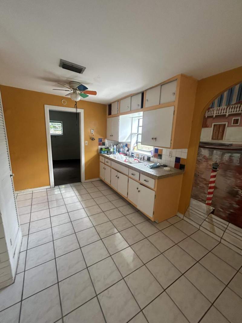 4 bedroom Single Family Residence at 6831 Scott Street, Driftwood Acres No 4, Hollywood — photo 4