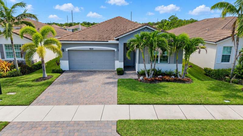 2 bedroom Single Family Residence at 4600 NW Exchange Avenue, Jensen Village, Jensen Beach — photo 4