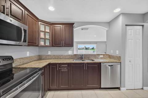 3071 Waddell Avenue, West Palm Beach FL - photo 6 of 41